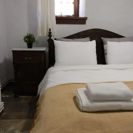 Raise Traditional Getaway Apartment Polydrossos