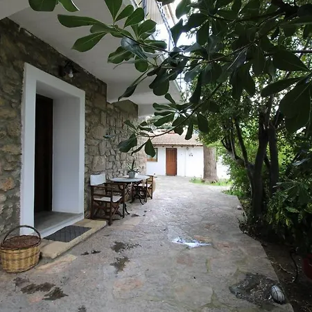 Raise Traditional Getaway Πολύδροσος