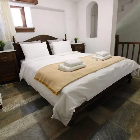 Raise Traditional Getaway Apartament