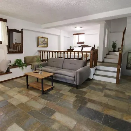Raise Traditional Getaway Apartament