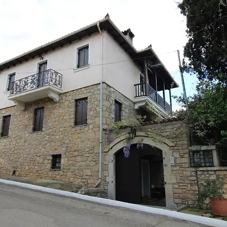 Raise Traditional Getaway Apartment *