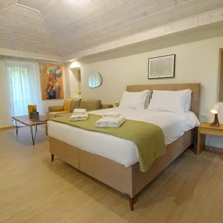 Raise Traditional Getaway Apartamento Polydrosos