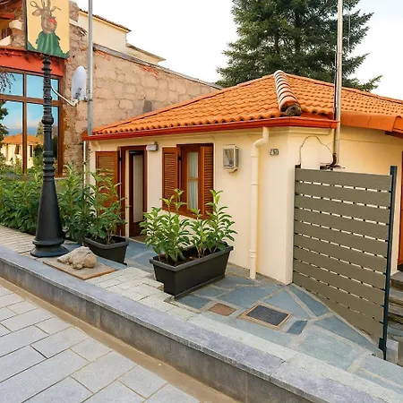 Raise Traditional Getaway Apartamento Polydrosos